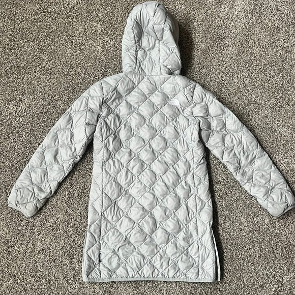 Girls Silver Hooded Thermoball The North Face jacket (Size L 14/16) - Picture 2 of 5